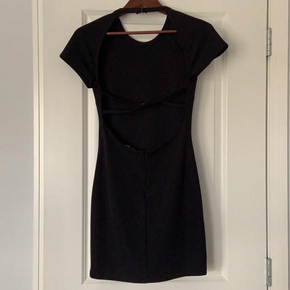 Black fitted mini dress with open back - Picture 2 of 3